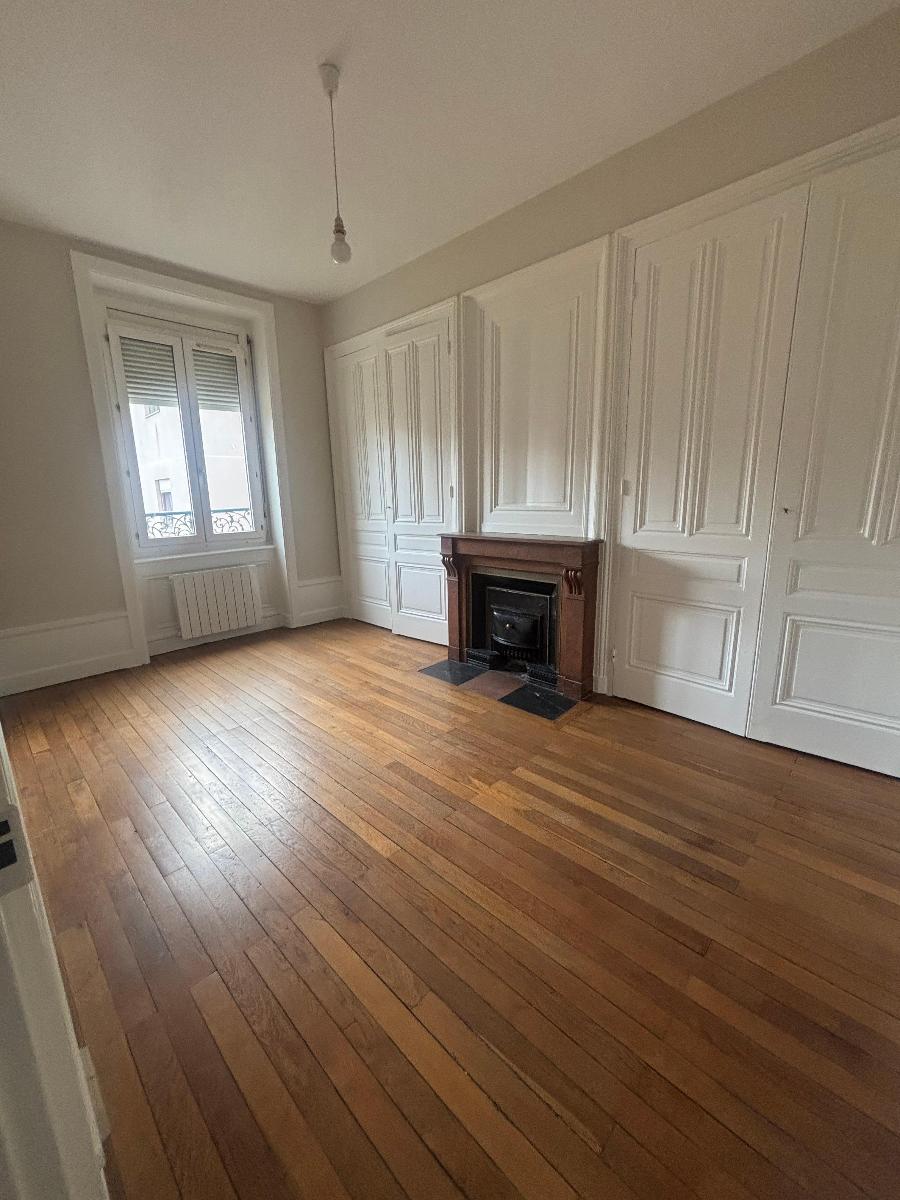 Appartement en location &agrave; Villeubanne / 2 pi&egrave;ces 58 m&sup2;
