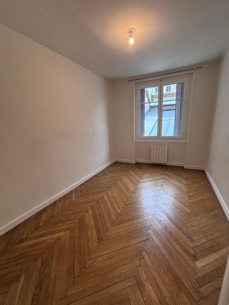 appartement 3 pièces - LYON-07